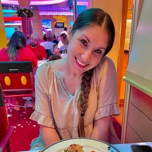 Meet your Posher, Corinne